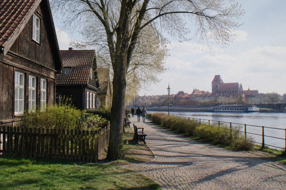 Wooden nineteenth century houses in the Rybaki quarter beside the Vistula in Toruń