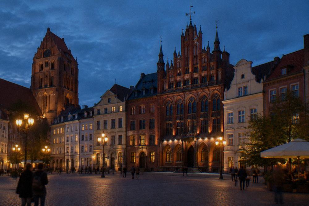 Evening light on the market square in Toruń with the Artus Court among the townhouses