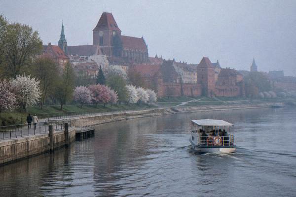 A short Vistula panorama cruise out of Toruń