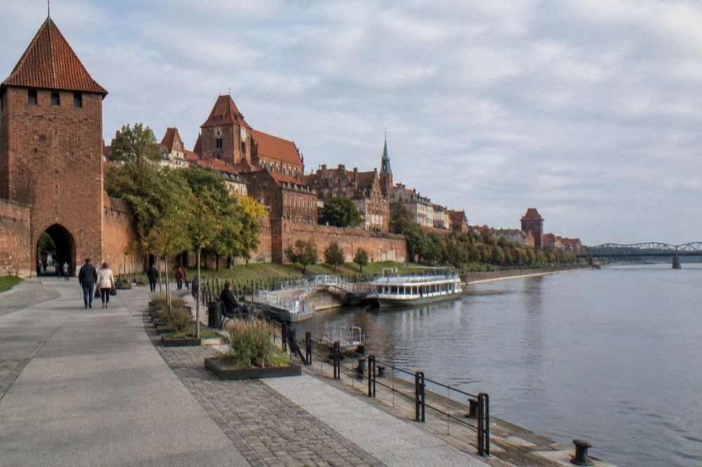Riverside promenade along the Vistula below the brick town walls of Toruń